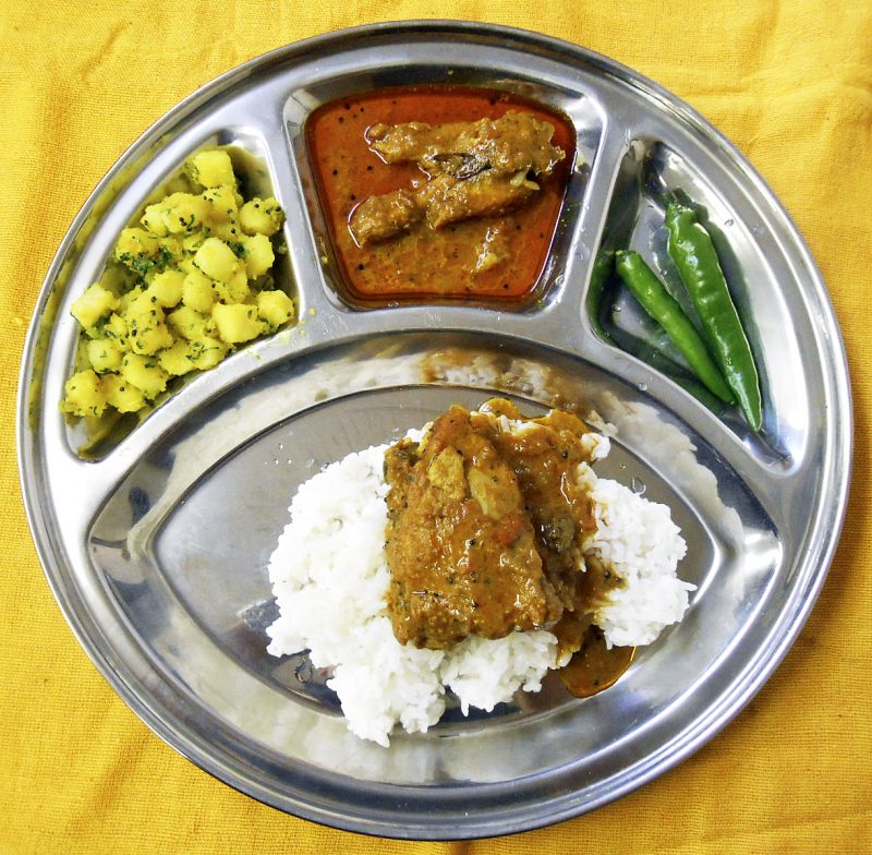 インド、町食堂のカレー