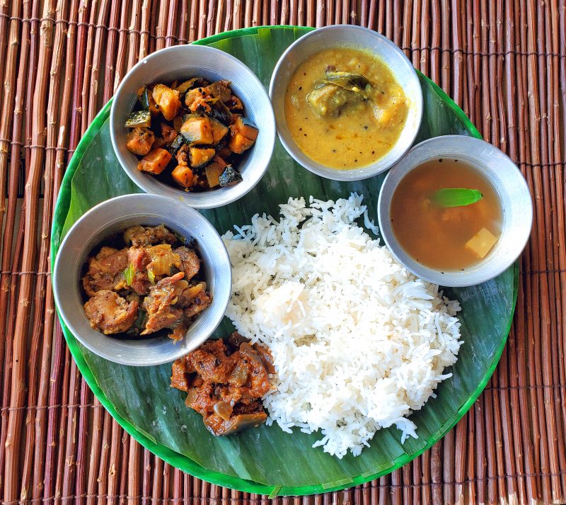 「たまに食べるならこんなカレー」ミールス