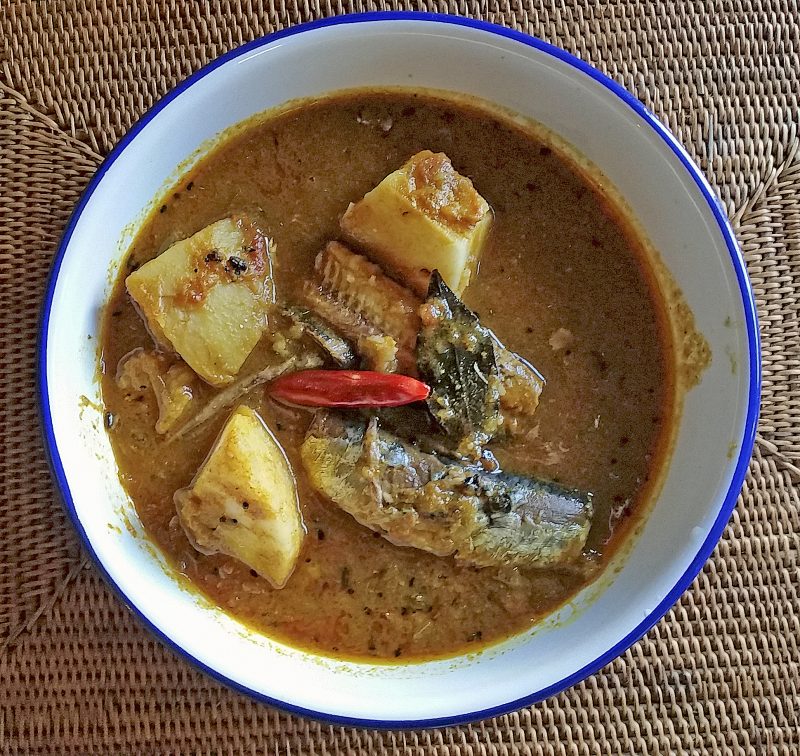 魚カレーは缶詰で