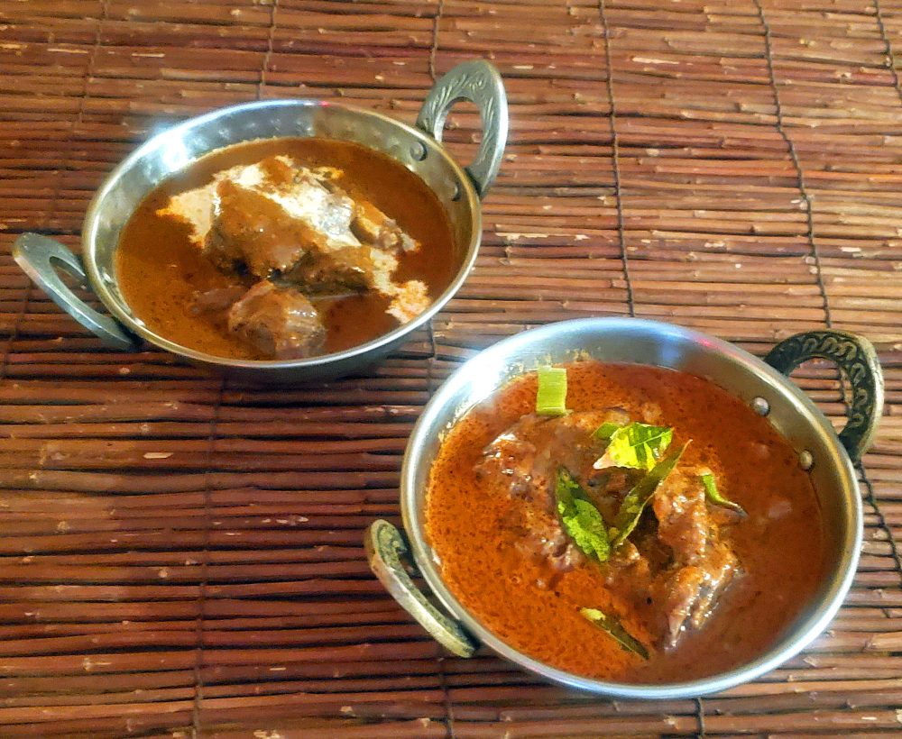 販売中、牛すね肉のカレー2種