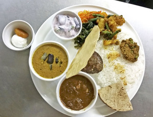 食器とインド料理